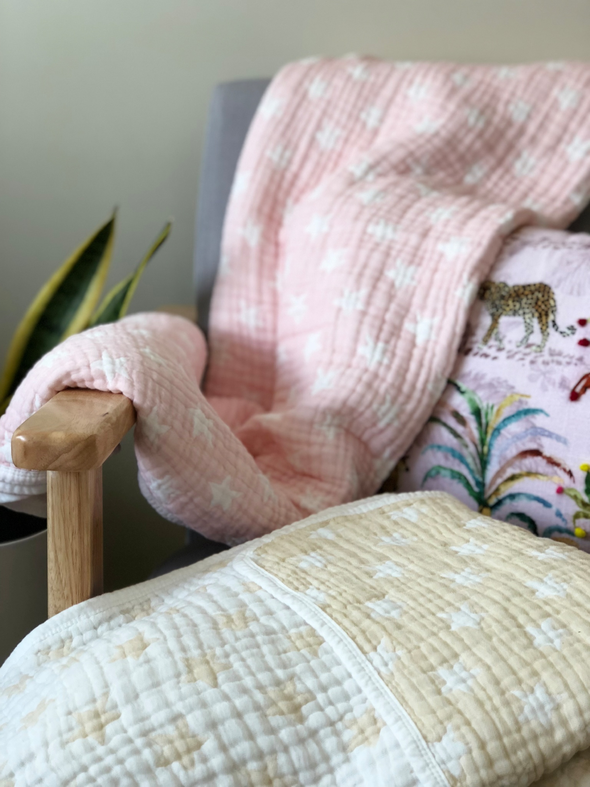 Spotty Giraffe - Muslin Quilt 6 layer, Latte